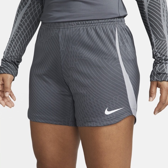 NWOT Nike Women’s Small Gray Athletic Shorts - Picture 2 of 8